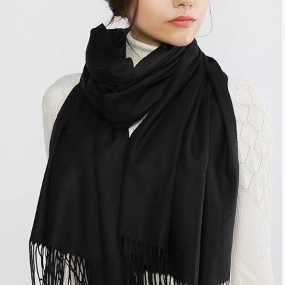 black pashmina fringe scarf / wrap - Picture 2 of 2